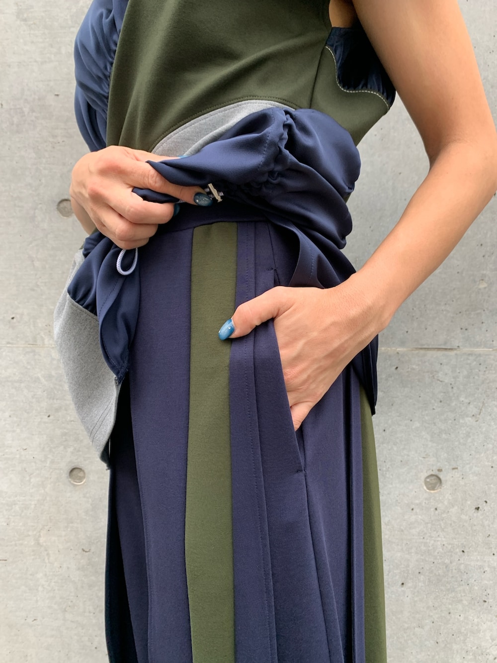 その他のTシャツ/カットソー、その他のその他パンツを着用したレディースの夏コーディネートの3枚目の写真