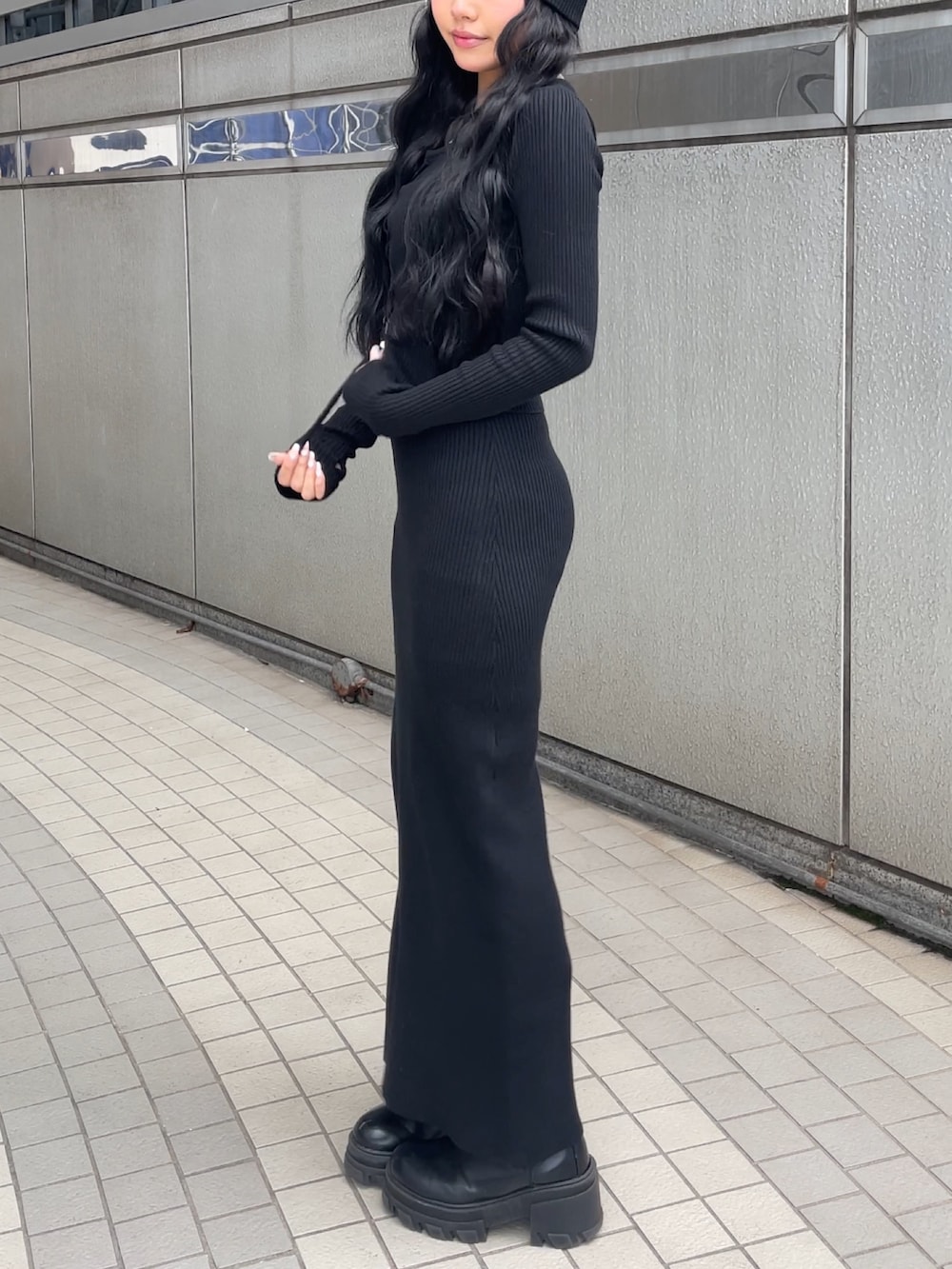 藤原怜菜さんの「レースアッププリントリブニット（EMODA）」を使ったコーディネートの2枚目の写真