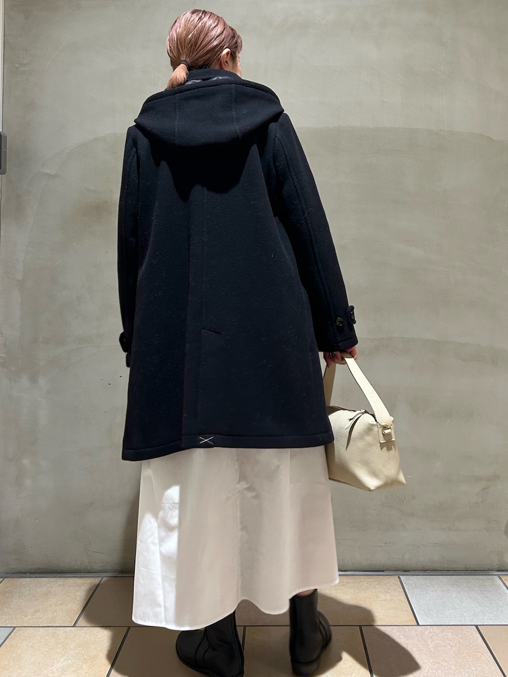 「オトナ女子、冬服、きれいめコーディネート、カジュアルガーリー、ワンピーススタイル、ワンピースコーデ、お出かけコーデ、アウターコーデ、オフィスカジュアル、お仕事コーデ、ママコーデ、ママファッション、骨格ウェーブ、アーバンリサーチドアーズ、イエベ秋」|「URBAN RESEARCH DOORSのニットベストレイヤードワンピース(ワンピース、ブラック系)」を使った、mayouedaさん(骨格ウェーブ・レディース・156cm)の冬コーディネートの5枚目の写真