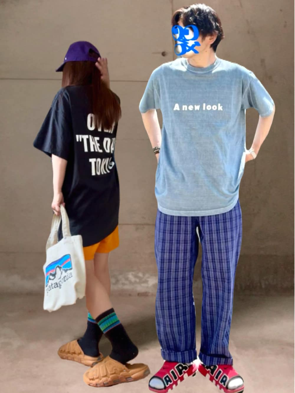 オレンジ系のその他パンツ、ホワイト系のトートバッグ、ブラウン系のサンダルを着用したレディースの夏コーディネートの3枚目の写真
