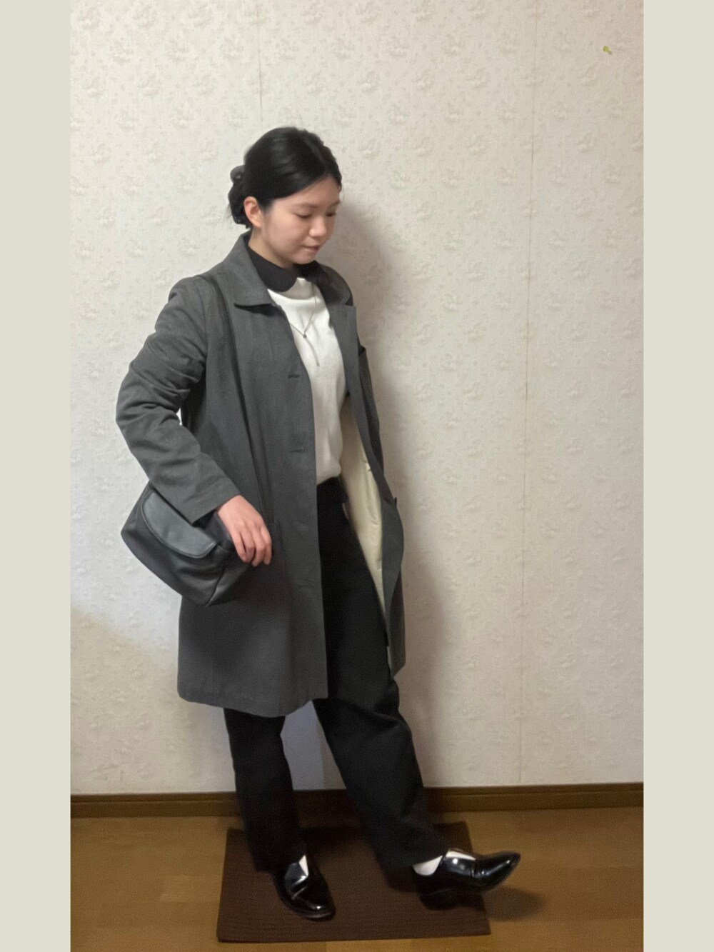 MARGARET HOWELLのステンカラーコート（グレー系）を使ったレディース 