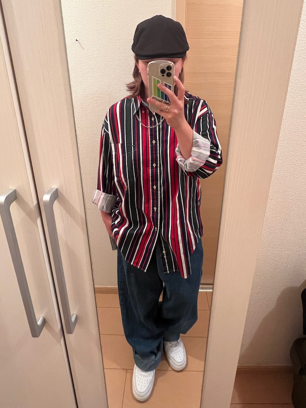 「古着、ストリート、ダンス、HIPHOP、80's、90’s」｜「TOMMY HILFIGERのアイテム（トップス、その他）」を使った、森岡 渓魚さん（レディース・158cm）の春コーディネートの2枚目の写真