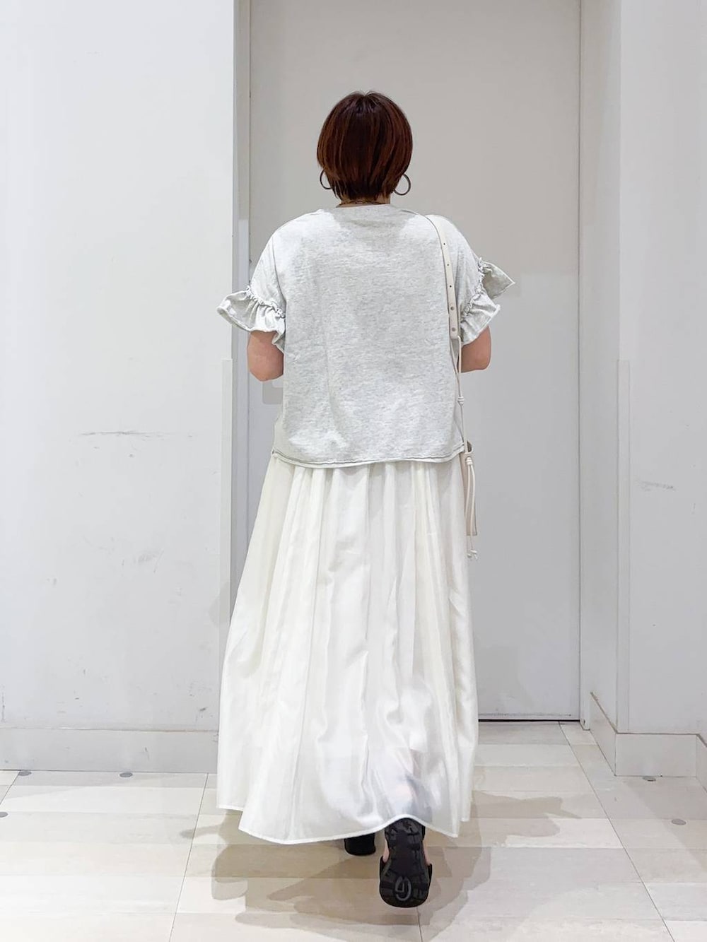 「着痩せ・細見え、若見え、着痩せ、休日コーデ、デート/ロマンティック、ママコーデ、体型カバー、旅行、GLOBAL WORK、まちがいない服_GLOBAL WORK、デートコーデ、夏コーデ」｜「GLOBAL WORKのステンレスデザインチェーンネックレス/208423（ネックレス、シルバー系）」を使った、tahanyanさん（レディース・155cm）の春コーディネートの4枚目の写真