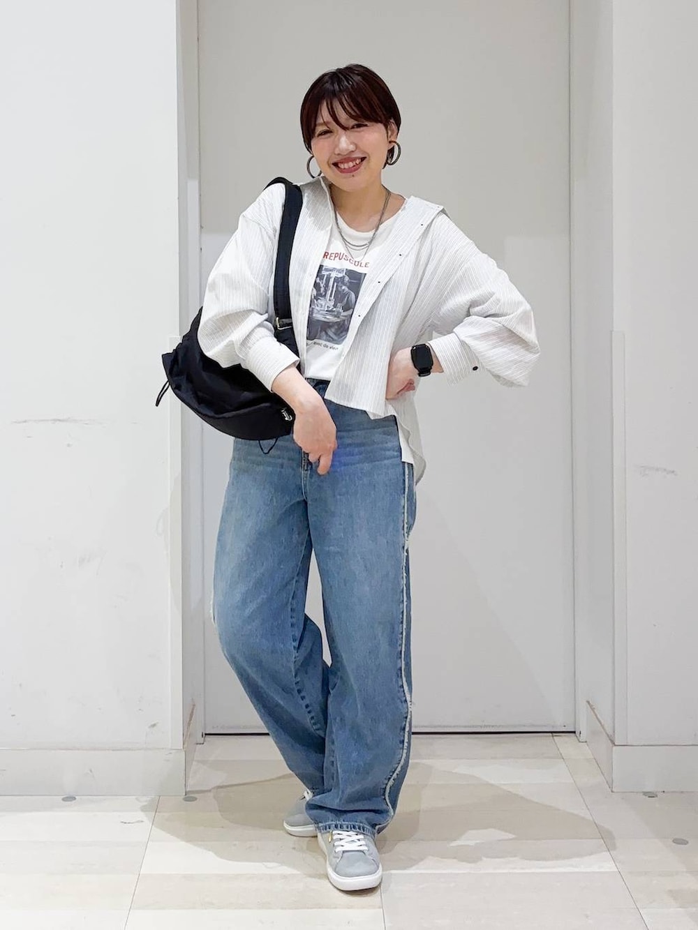 「着痩せ・細見え、若見え、着痩せ、休日コーデ、デート/ロマンティック、ママコーデ、体型カバー、旅行、GLOBAL WORK、まちがいない服_GLOBAL WORK、デートコーデ、夏コーデ、春コーデ、春夏コーデ、お出かけコーデ」|「GLOBAL WORKのGOODデニムプレミアムバギーパンツ/132403(デニムパンツ、ホワイト系)」を使った、tahanyanさん(レディース・155cm)の春コーディネートの3枚目の写真
