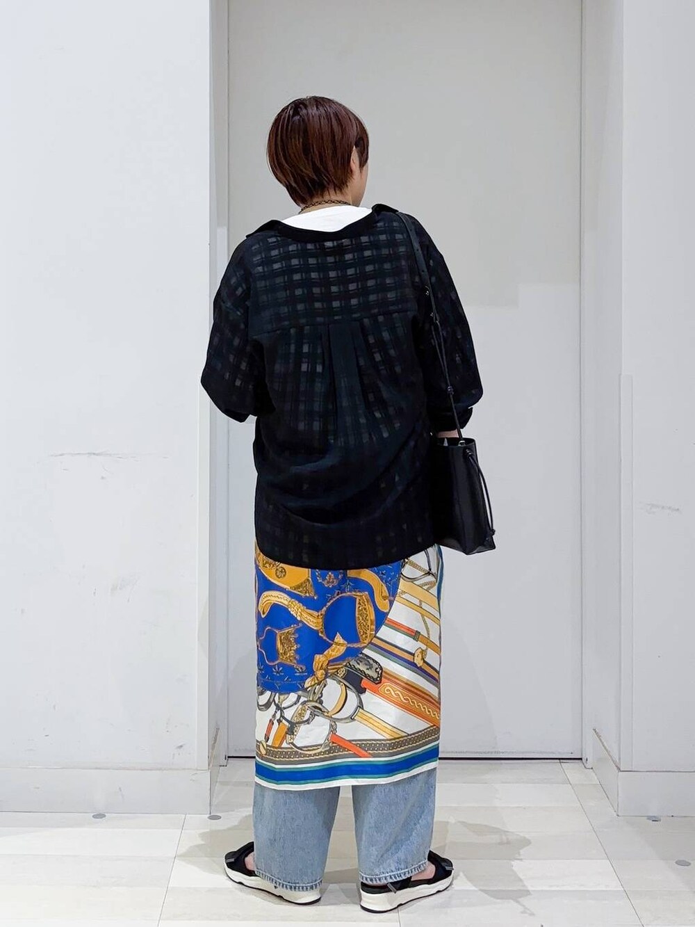 「着痩せ・細見え、若見え、着痩せ、休日コーデ、デート/ロマンティック、ママコーデ、体型カバー、旅行、GLOBAL WORK、まちがいない服_GLOBAL WORK、デートコーデ」｜「GLOBAL WORKのGOODデニムバギーパンツ/118365（デニムパンツ、ブルー系）」を使った、tahanyanさん（レディース・155cm）の春コーディネートの4枚目の写真