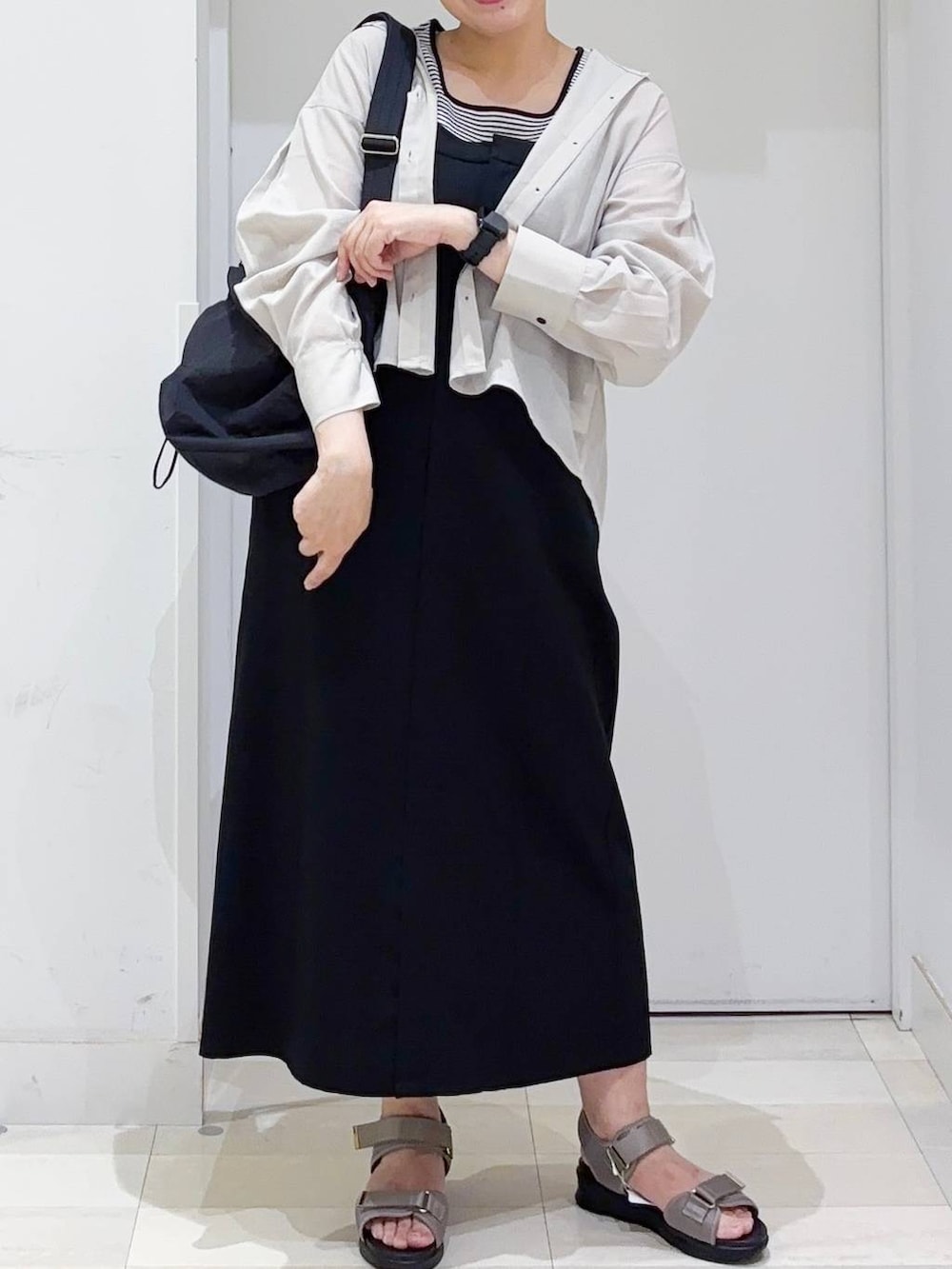 「着痩せ・細見え、若見え、着痩せ、休日コーデ、デート/ロマンティック、ママコーデ、体型カバー、旅行、GLOBAL WORK、まちがいない服_GLOBAL WORK、デートコーデ、夏コーデ」|「GLOBAL WORKの選べるシルエットキャミワンピース/253504(ワンピース、ブラック系)」を使った、tahanyanさん(レディース・155cm)の夏コーディネートの2枚目の写真