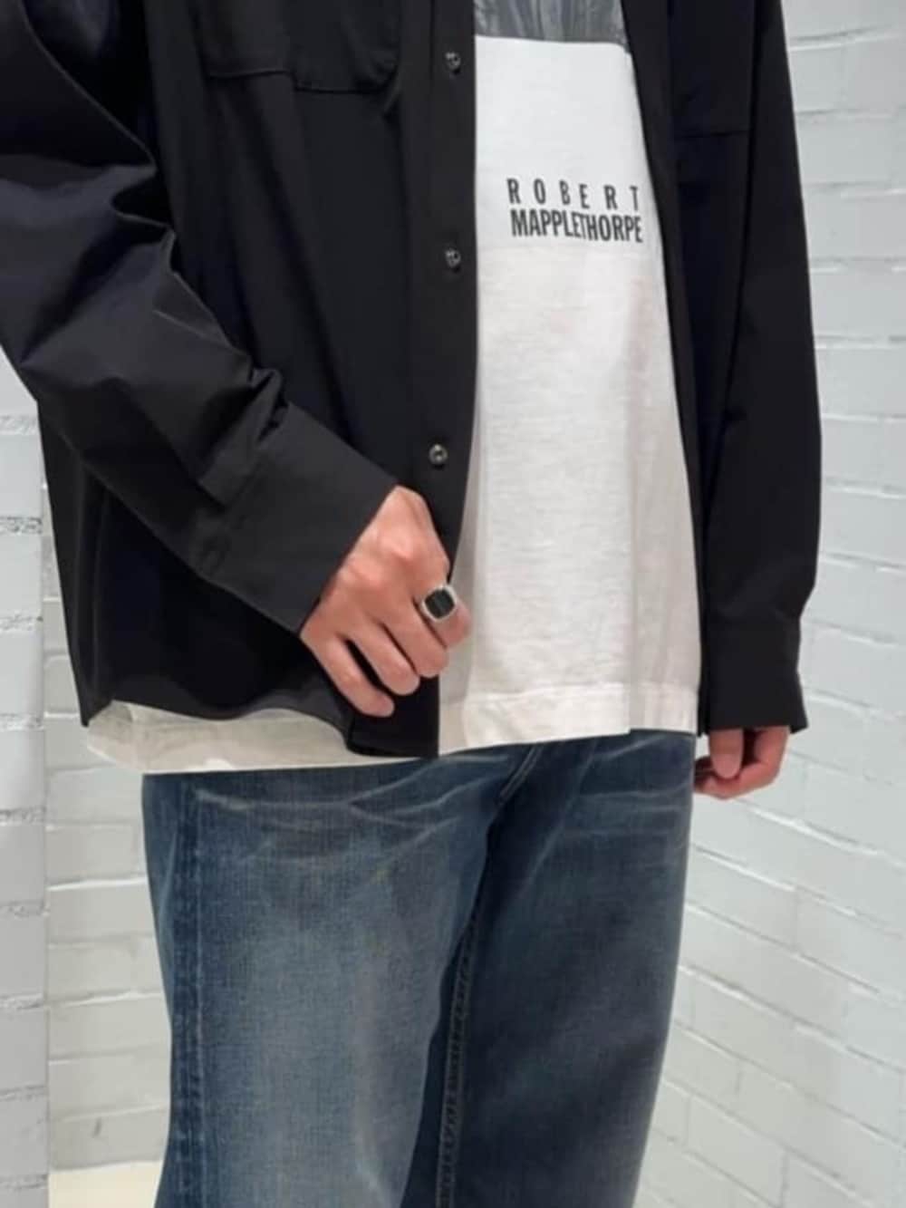 「TOMORROWLAND、トゥモローランド、Edition、ramidus、AcneStudios、TOMWOOD、Oakley、デニム、カジュアル、シャツスタイル」｜「EDITIONのNS.ポリエステル レギュラーカラーシャツ（シャツ/ブラウス、ブラック系）」を使った、TOMORROWLAND_okadaさん（メンズ・181cm）の夏コーディネートの5枚目の写真