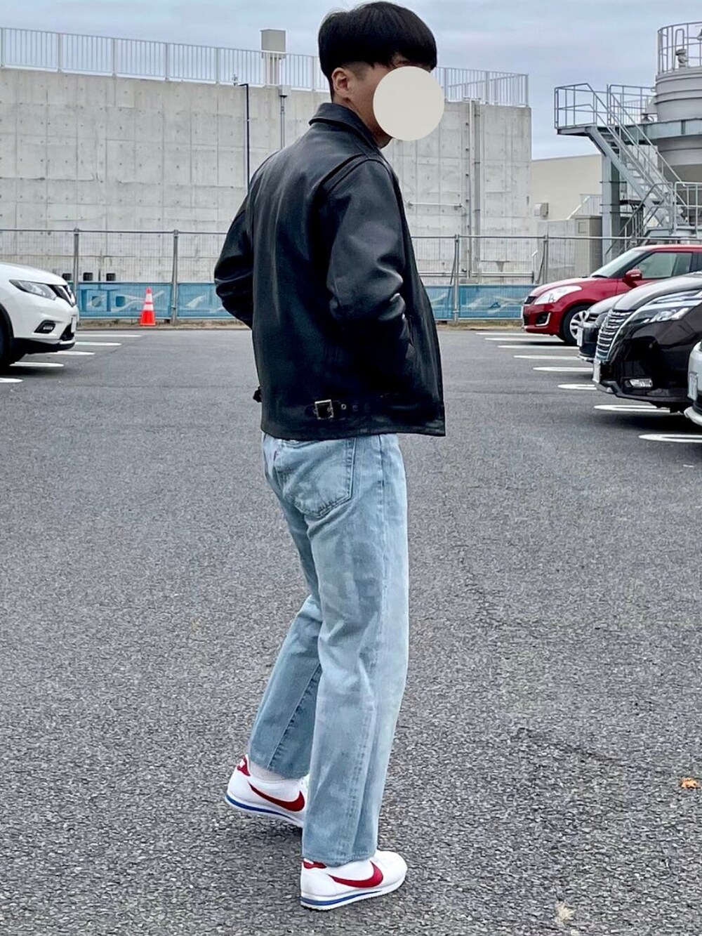 「カジュアルコーデ、春コーデ、デニム、革ジャン、ライダース、白スニーカー、ロンT、古着、古着MIX、アメカジ」｜「LEVI'S VINTAGE CLOTHINGのLEVI'S(R) VINTAGE CLOTHING 1955モデル 501(R) JEANS MERCURY（デニムパンツ、ブルー系）」を使った、きむら/ファッションブログさん（メンズ・169cm）の冬コーディネートの2枚目の写真