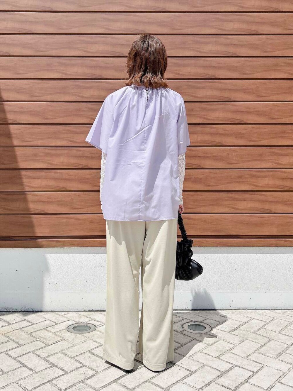「大人カジュアル、パープル、ママコーデ、大人女子、カジュアルコーデ、レイヤードスタイル、紫、newarrival、休日スタイル、大人コーデ、レーストップス、淡色コーデ、大人かわいい、旅行コーデ、イエベ」｜「RODE SKOの『MADE IN JAPAN』スパンコールミュール（その他シューズ、ブラック系）」を使った、fujimonさん（レディース・159cm）の夏コーディネートの3枚目の写真