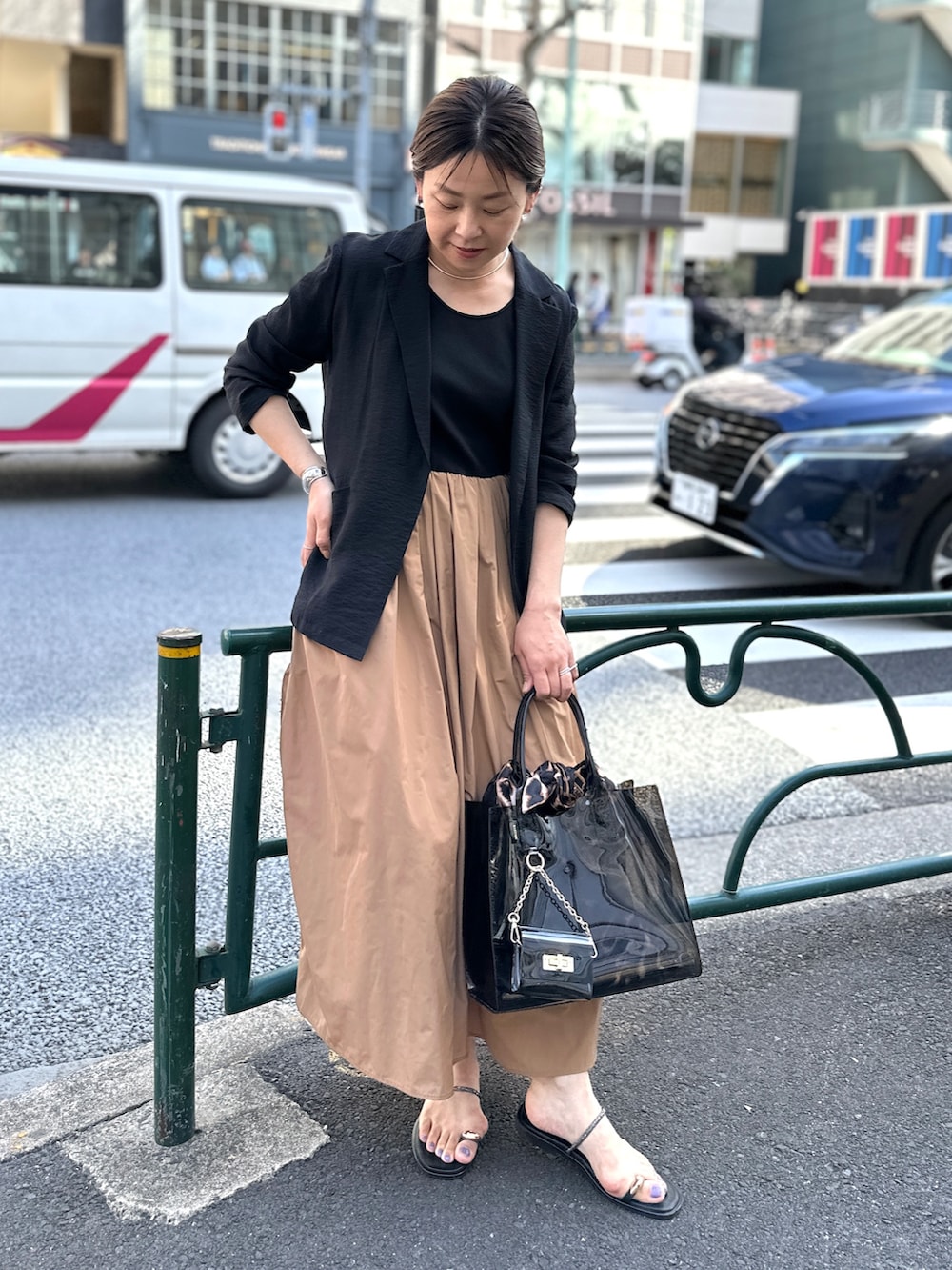 「ワンピース、夏コーデ、ドッキングワンピ、シアージャケット、きれい目カジュアル、GWコーデ、シンプルコーデ」｜「NOLLEY’Sの◇【WEB限定】ウォッシャブル2WAYドッキングワンピース（ワンピース、イエロー系）」を使った、nol mayumiiさん（レディース・160cm）の春コーディネートの2枚目の写真