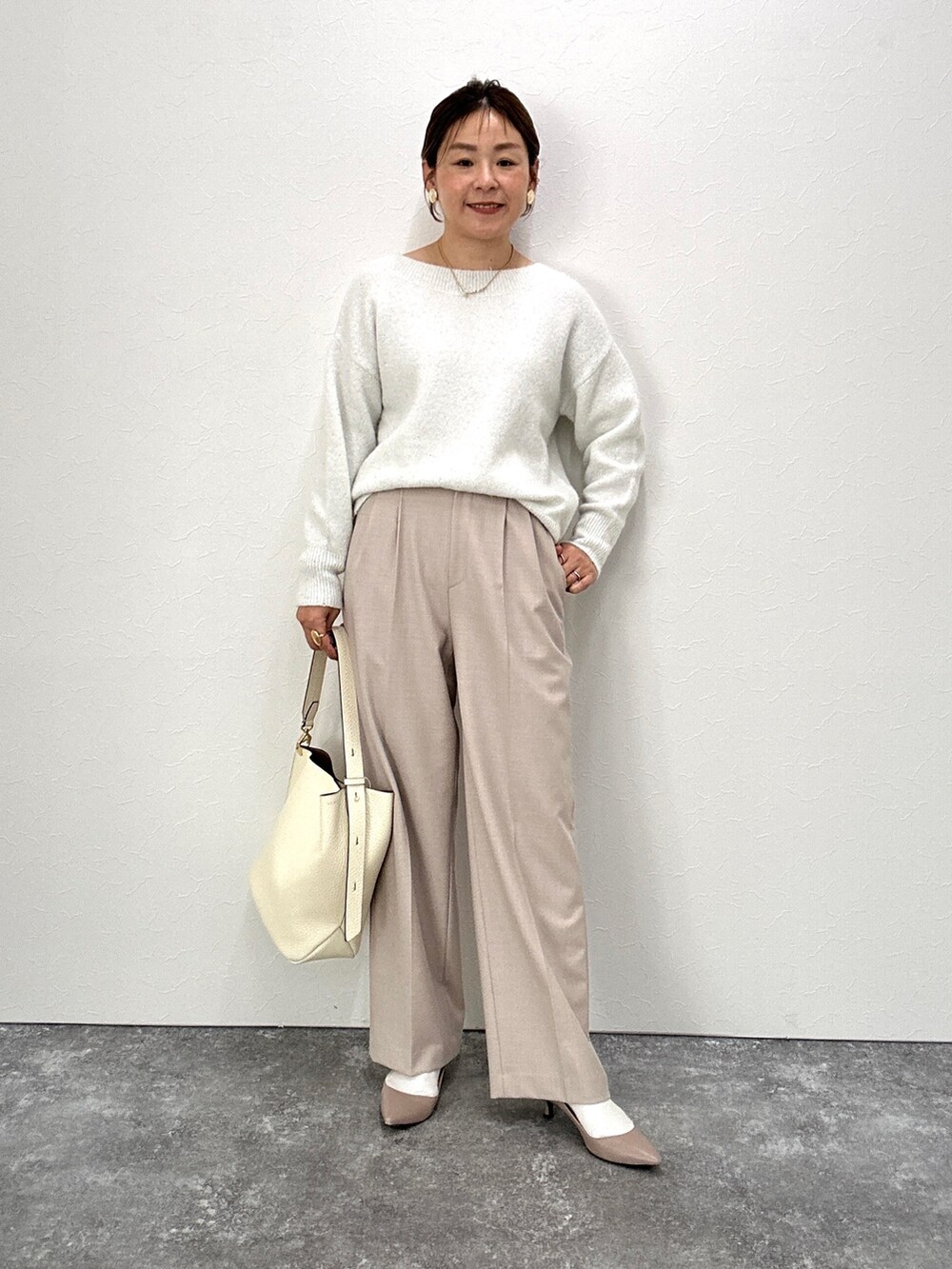 「冬コーデ、コート、ロングコート、ブラウンコーデ、クリスマスに着たい服、パンツコーデ、アンゴラコート、きれい目コーデ、キレイ目、ベージュ、モカ」｜「NOLLEY’Sのノーカラーシャギーコート（ノーカラーコート、ブラウン系）」を使った、nol mayumiiさん（レディース・160cm）の冬コーディネートの10枚目の写真
