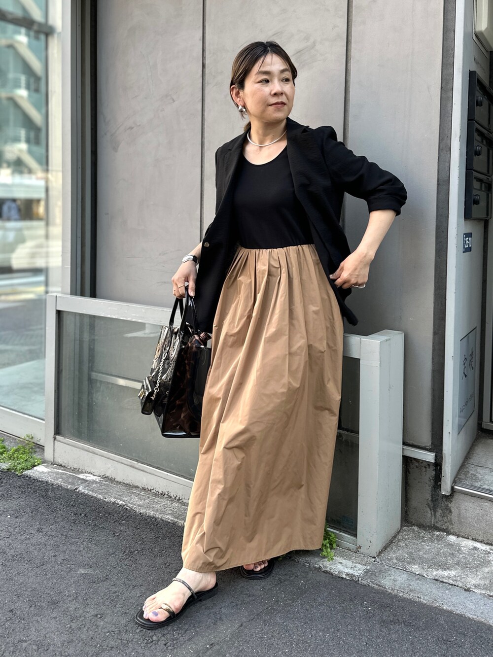 「ワンピース、夏コーデ、ドッキングワンピ、シアージャケット、きれい目カジュアル、GWコーデ、シンプルコーデ」｜「NOLLEY’Sの◇【WEB限定】ウォッシャブル2WAYドッキングワンピース（ワンピース、イエロー系）」を使った、nol mayumiiさん（レディース・160cm）の春コーディネートの4枚目の写真