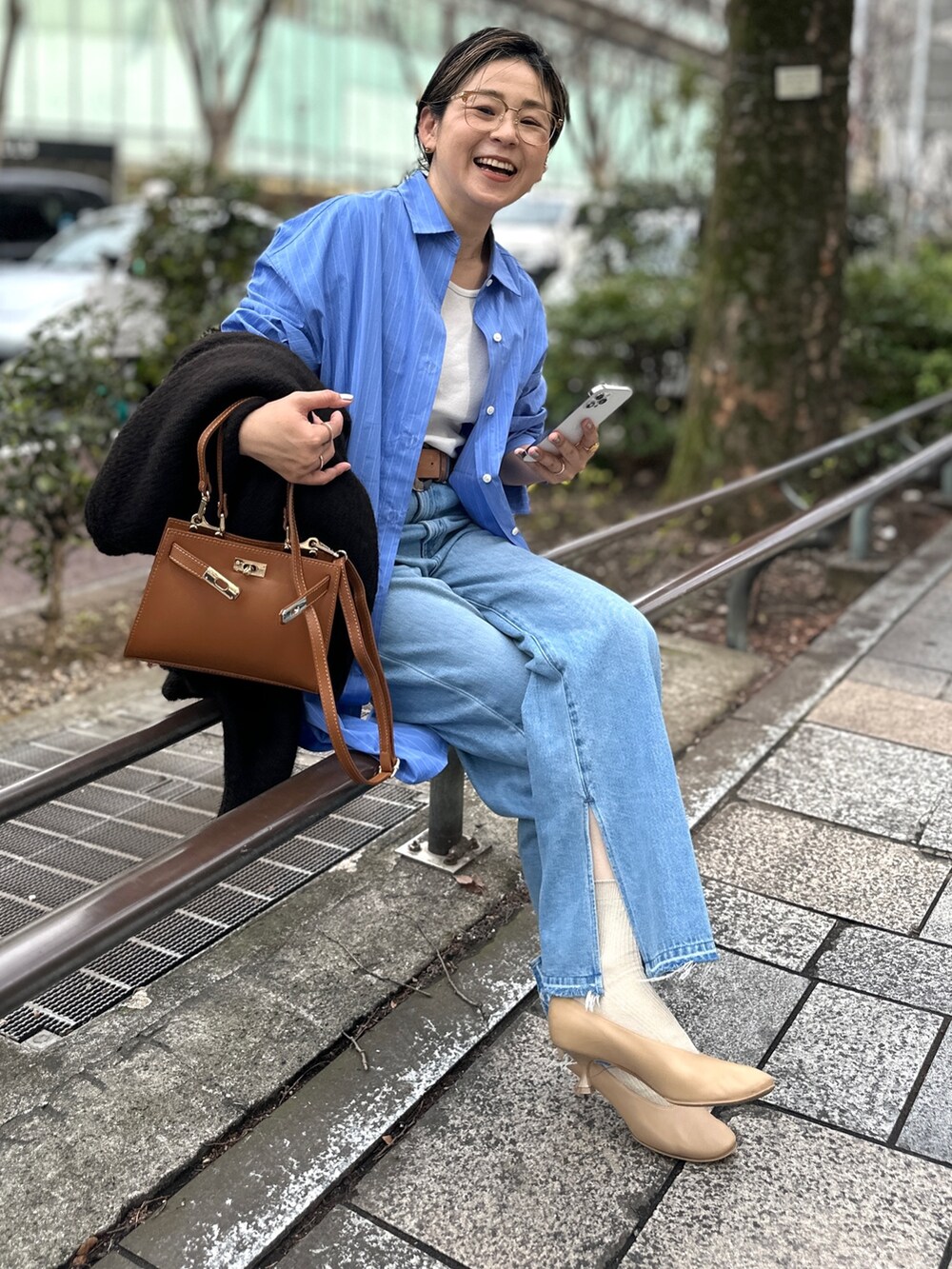「デニム、ブルー、シャツスタイル、ビッグシャツ、ロングシャツ、ワントーンコーデ、スリットデニム、大人カジュアル、きれいめカジュアル、春コーデ、春ファッション、パンツコーデ」｜「NOLLEY’Sのタイプライターストライプシャツワンピース（シャツワンピース、ブルー系）」を使った、nol mayumiiさん（レディース・160cm）の春コーディネートの5枚目の写真