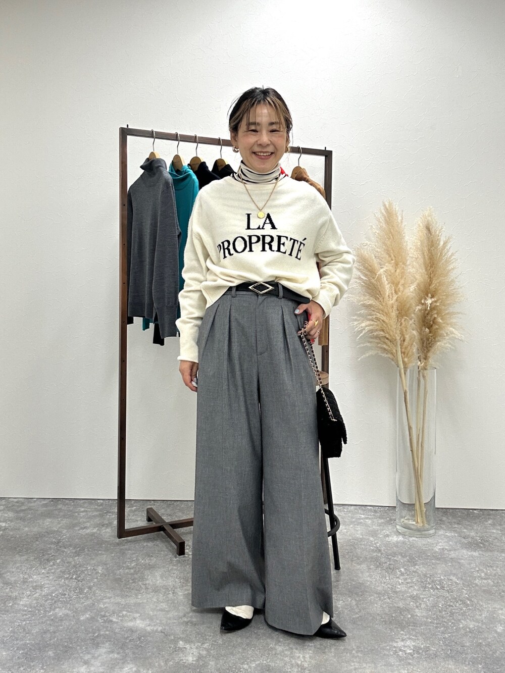 「休日スタイル、大人カジュアル、シンプル、ニット、パンツスタイル、ボア、ダウン、リバーシブル、ロングダウン、ネイビー、ワイドパンツ、ボーダー、ロゴニット」|nol mayumiiさん(レディース・160cm)の秋コーディネートの9枚目の写真