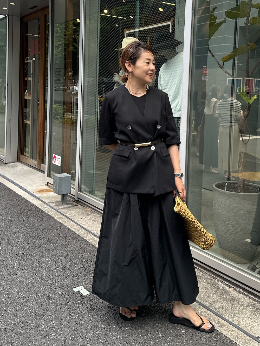 「ワンピ、ワンピース、ワンピーススタイル、ワンピースコーデ、ブラック、ブラックコーデ、ブラックワンピース、夏コーデ、夏、夏服、大人カジュアル、大人きれいめコーデ、大人きれいめカジュアル」｜「NOLLEY’Sの◇【WEB限定】ウォッシャブル2WAYドッキングワンピース（ワンピース、ブラック系）」を使った、nol mayumiiさん（レディース・160cm）の夏コーディネートの6枚目の写真