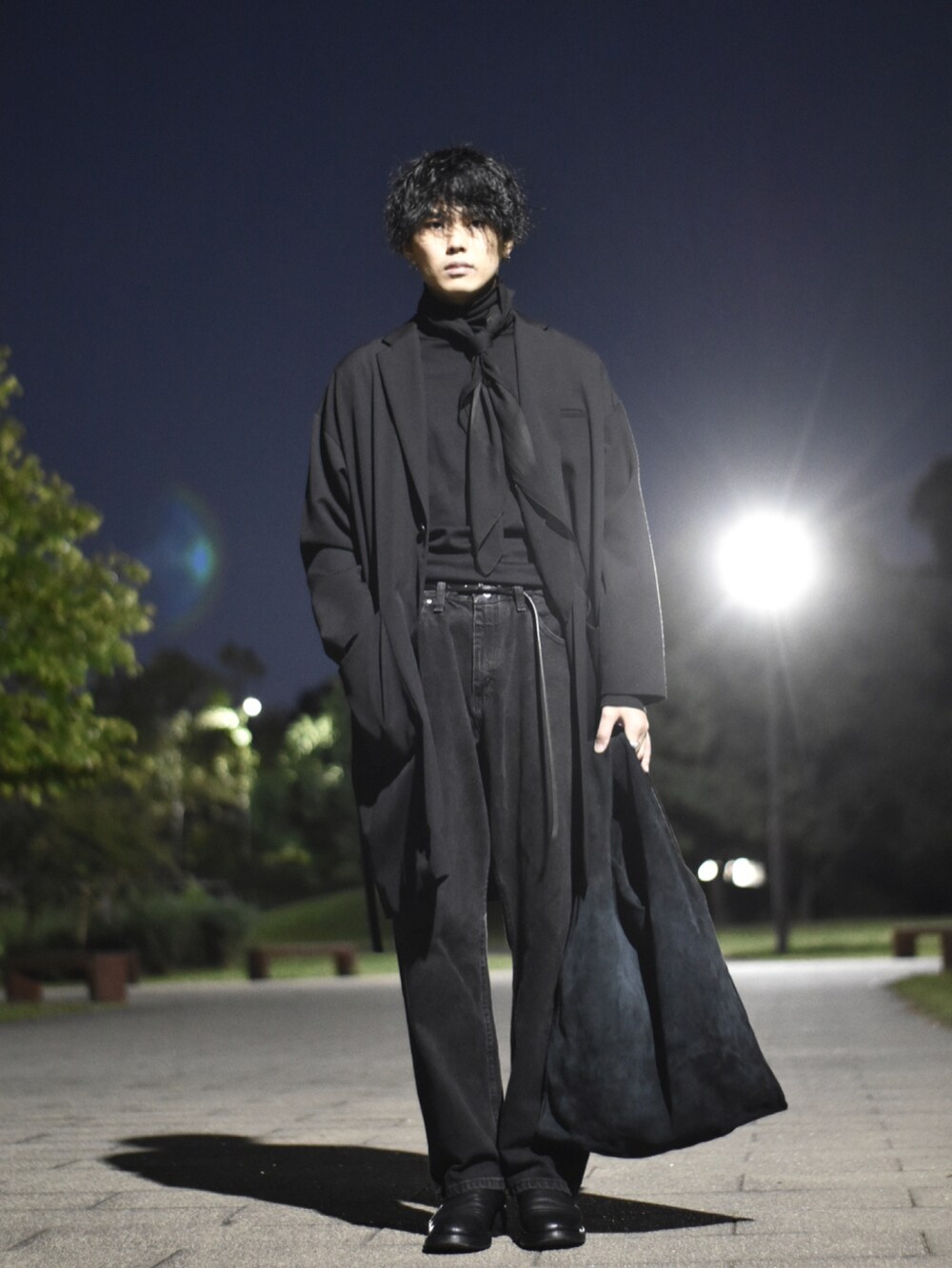 「秋服、モード、オールブラック、ヨウジヤマモト、yohjiyamamoto、discordyohjiyamamoto、Wrangler」｜「Dulcamaraのアイテム（ジャケット/アウター、ブラック系）」を使った、立花さん（メンズ・177cm）の秋コーディネートの2枚目の写真