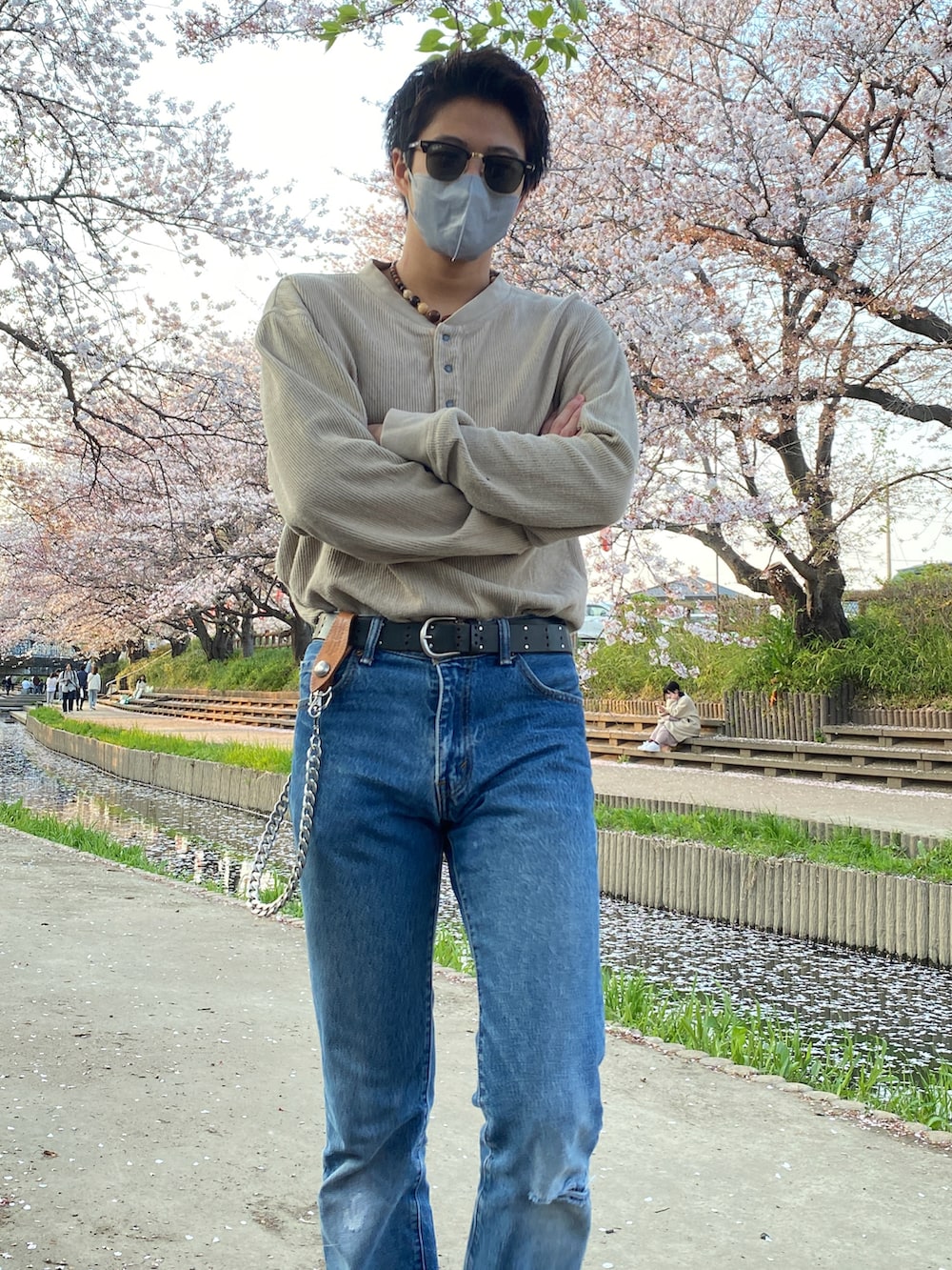 「シンプルコーデ、オトナカジュアル、春コーデ、メンズコーデ、春服、春、お洒落さんとつながりたい、古着好きな人と繋がりたい、いいね、save、フォローお願いします🤑、アメカジ、アメカジコーデ、古着コーデ」｜「Harley-Davidsonのアイテム（その他トップス、ベージュ系）」を使った、suzさん（メンズ・177cm）の春コーディネートの2枚目の写真