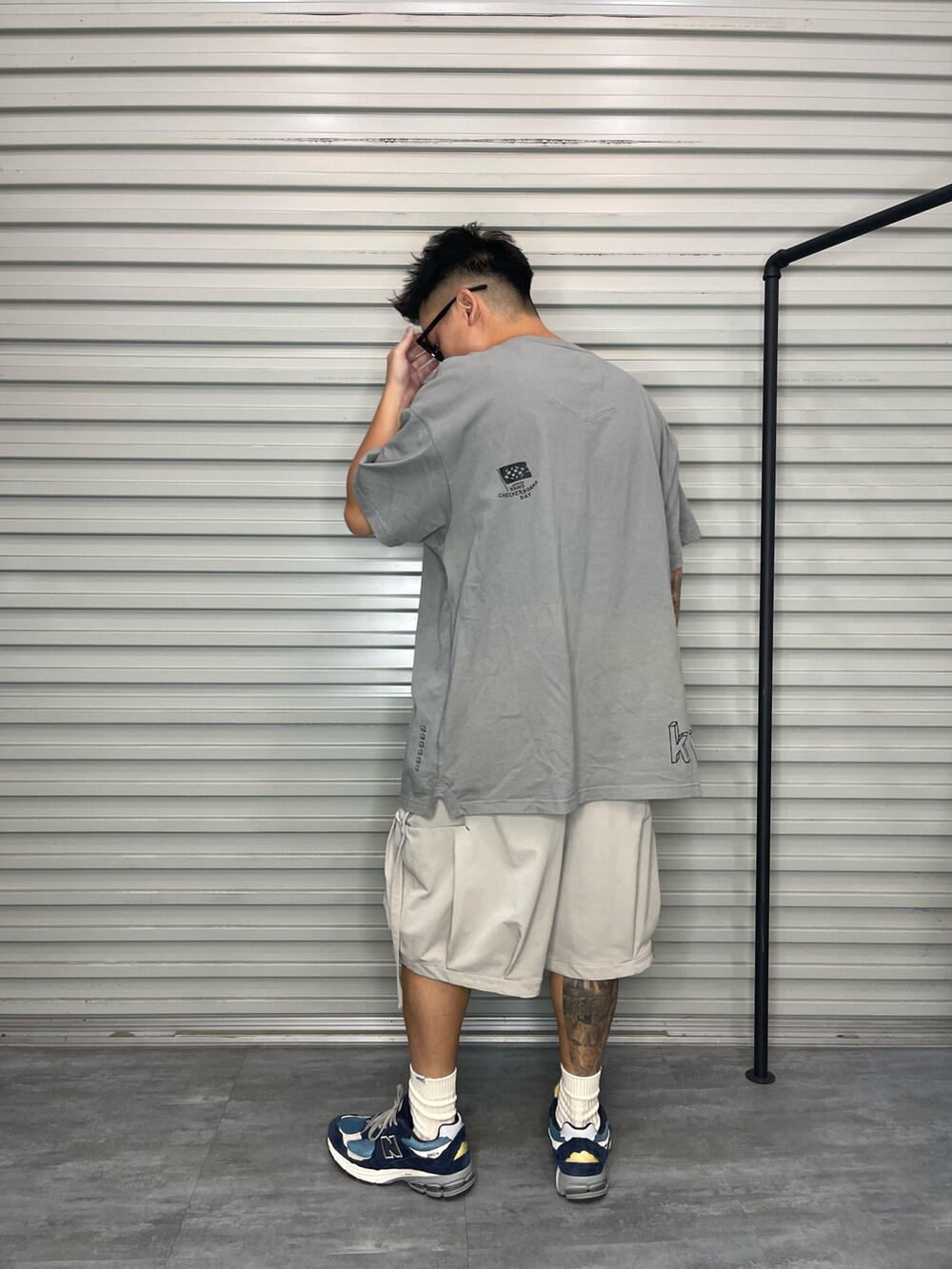 「一中街」｜「NEW BALANCEのアイテム（スニーカー、ブルー系）」を使った、kevinlai2530さん（メンズ・165cm）の秋コーディネートの4枚目の写真