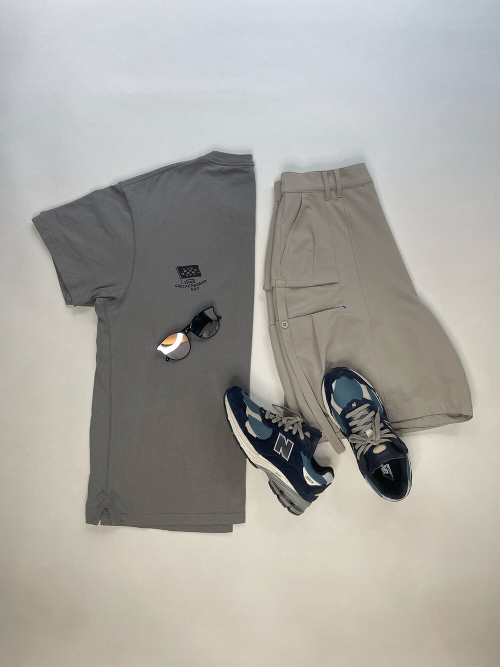 「一中街」｜「NEW BALANCEのアイテム（スニーカー、ブルー系）」を使った、kevinlai2530さん（メンズ・165cm）の秋コーディネートの5枚目の写真