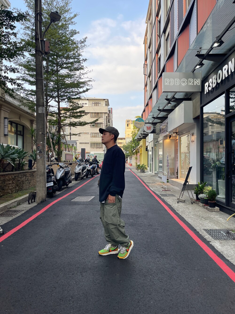 「一中r3born」｜「R3BORNのアイテム（チノパンツ、グリーン系）」を使った、kevinlai2530さん（メンズ・165cm）の秋コーディネートの2枚目の写真