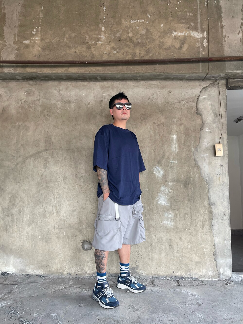 「一中街」｜「UNIQLOのアイテム（Tシャツ/カットソー、ブルー系）」を使った、kevinlai2530さん（メンズ・165cm）の秋コーディネートの2枚目の写真