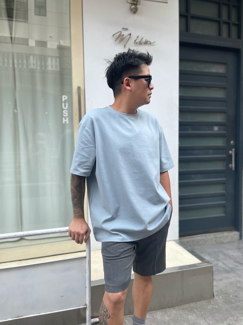 「一中街、一中r3born、r3born1920」｜「R3BORNのアイテム（Tシャツ/カットソー、ブルー系）」を使った、kevinlai2530さん（メンズ・165cm）の秋コーディネートの3枚目の写真