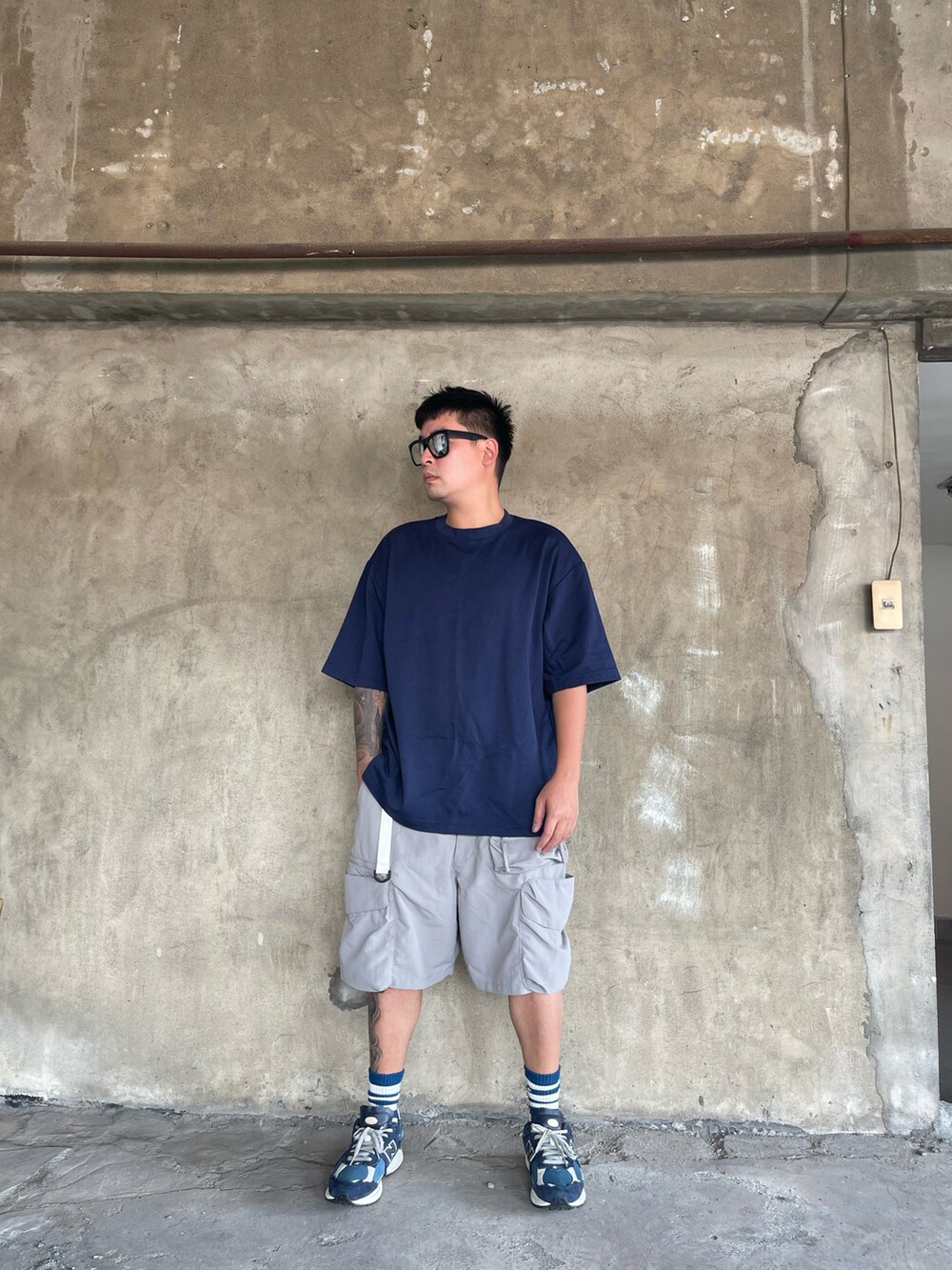 「一中街」｜「UNIQLOのアイテム（Tシャツ/カットソー、ブルー系）」を使った、kevinlai2530さん（メンズ・165cm）の秋コーディネートの3枚目の写真