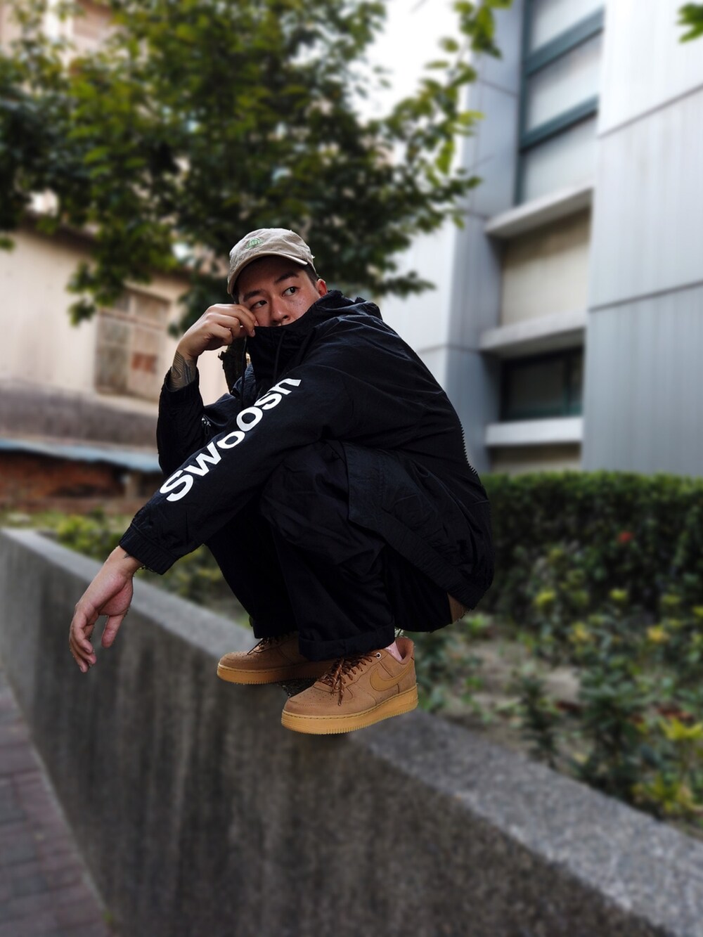 「一中r3born」｜「UNIQLOのアイテム（Tシャツ/カットソー、ブラウン系）」を使った、kevinlai2530さん（メンズ・165cm）の秋コーディネートの3枚目の写真