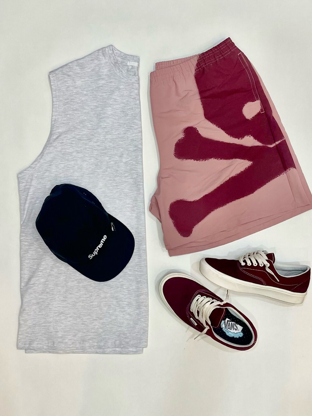 「一中街」｜「VANSのアイテム（スニーカー、レッド系）」を使った、kevinlai2530さん（メンズ・165cm）の秋コーディネートの5枚目の写真