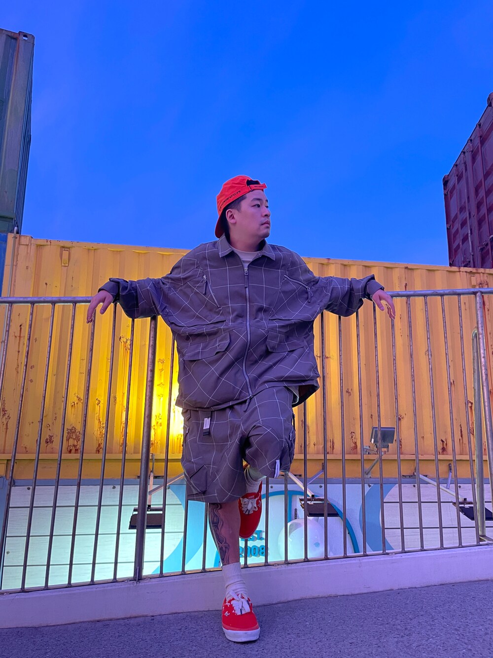 「一中r3born」｜「Goopimadeのアイテム（その他アウター、グリーン系）」を使った、kevinlai2530さん（メンズ・165cm）の秋コーディネートの4枚目の写真