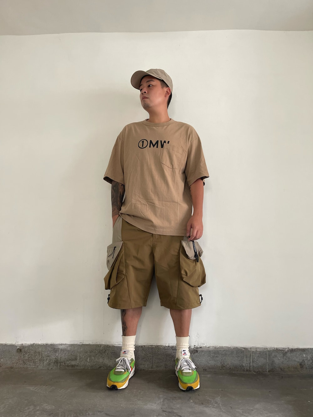 「一中街」｜「NIKEのアイテム（スニーカー、グリーン系）」を使った、kevinlai2530さん（メンズ・165cm）の秋コーディネートの2枚目の写真