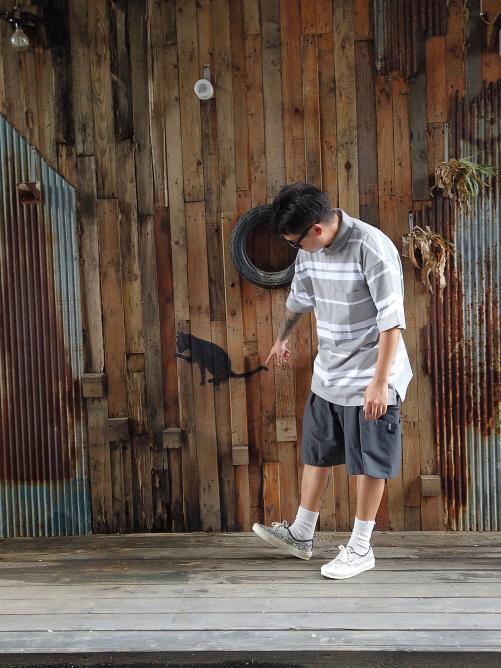 「一中街、一中r3born、r3born1920」｜「R3BORNのアイテム（ポロシャツ、グレー系）」を使った、kevinlai2530さん（メンズ・165cm）の秋コーディネートの2枚目の写真