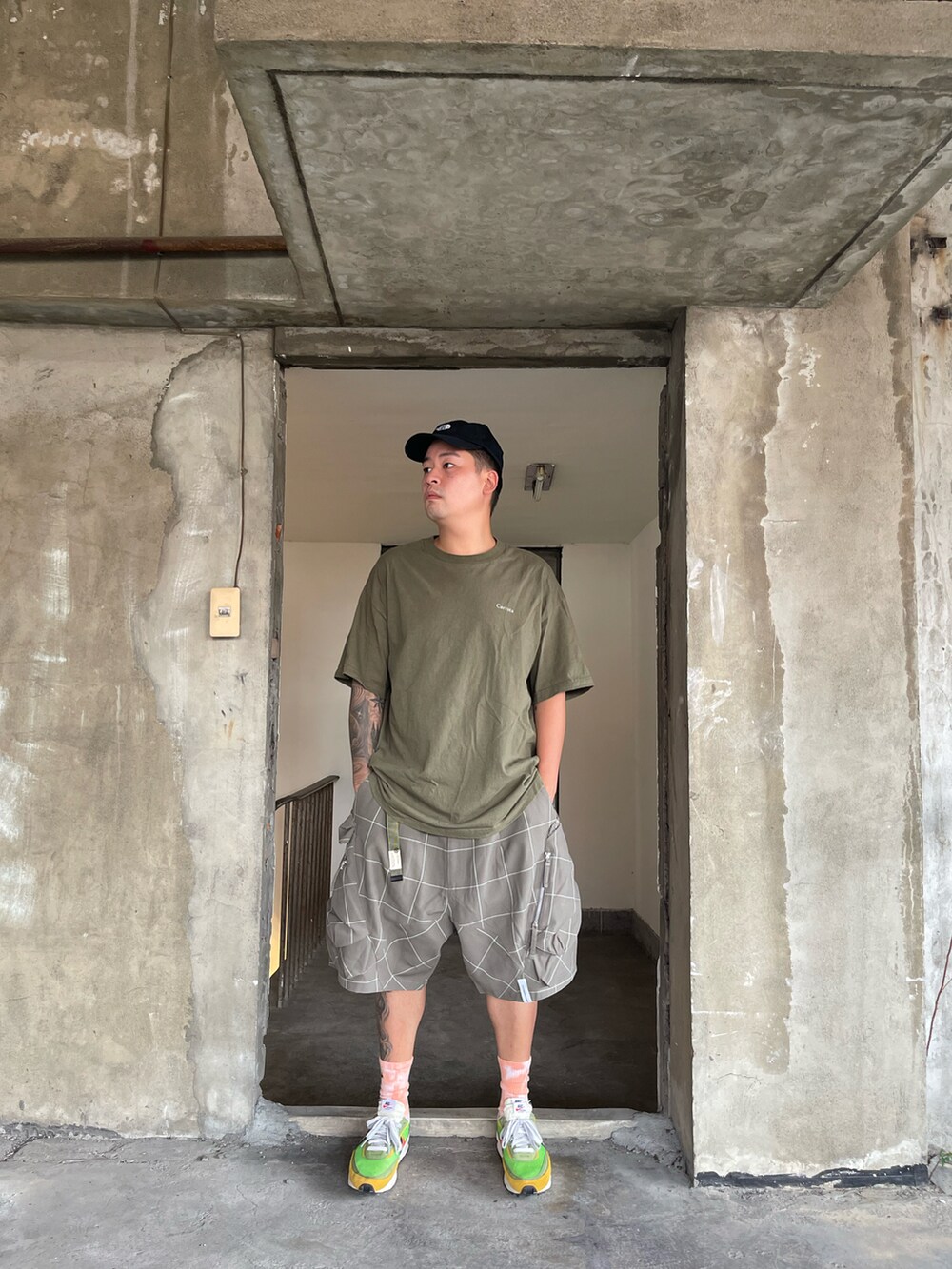「一中街」｜「NIKEのアイテム（スニーカー、グリーン系）」を使った、kevinlai2530さん（メンズ・165cm）の秋コーディネートの3枚目の写真