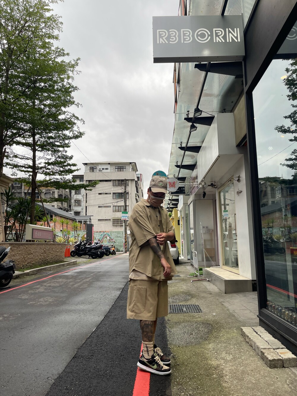 「一中街、一中r3born、r3born1920」｜「niko and...のアイテム（キャップ、ベージュ系）」を使った、kevinlai2530さん（メンズ・165cm）の秋コーディネートの4枚目の写真