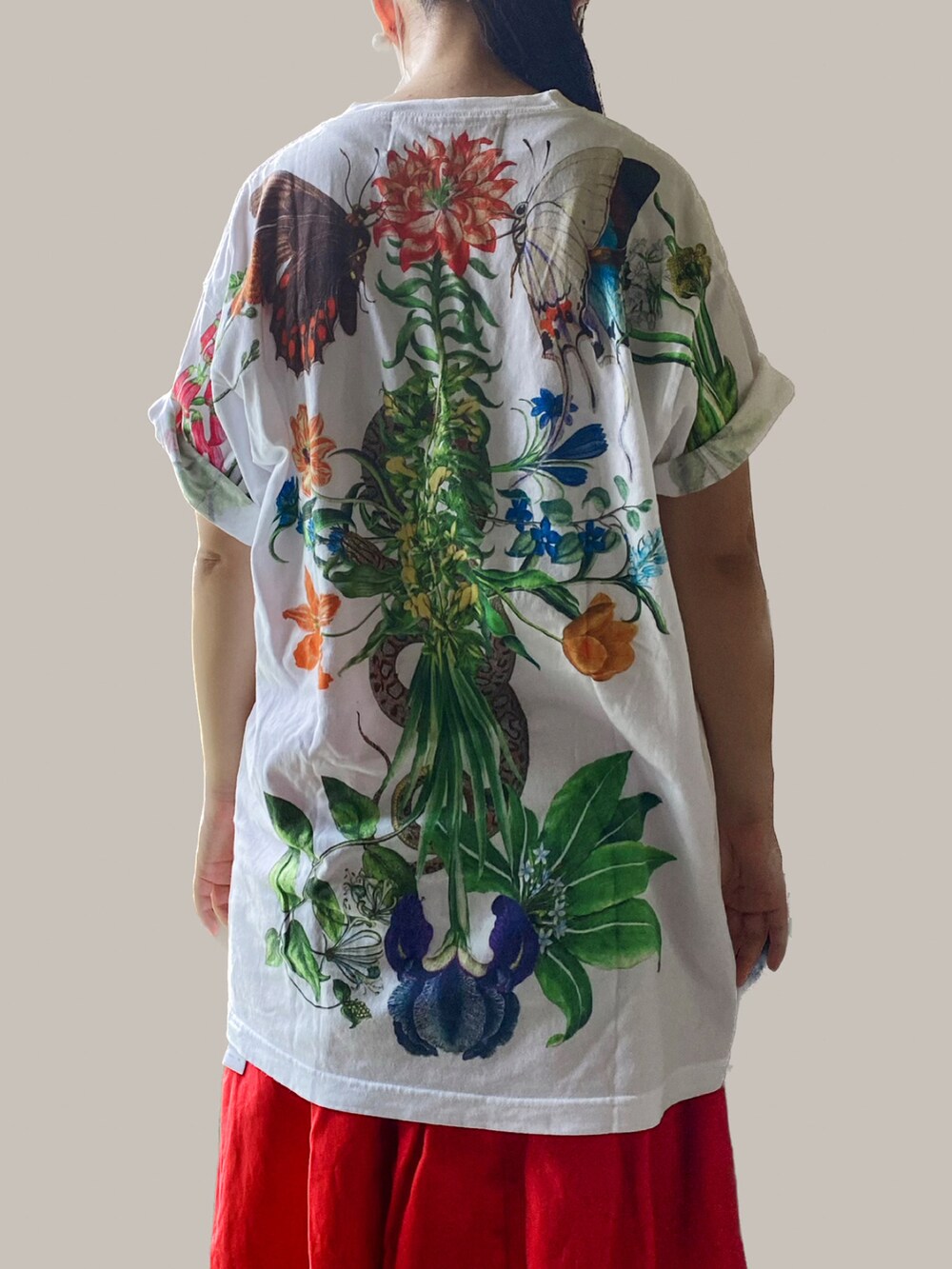 「休日コーデ、ビッグシルエット、ボタニカル柄」｜「AHCAHCUM.muchachaのアイテム（Tシャツ/カットソー、その他）」を使った、natsukiさん（レディース・152cm）の夏コーディネートの2枚目の写真