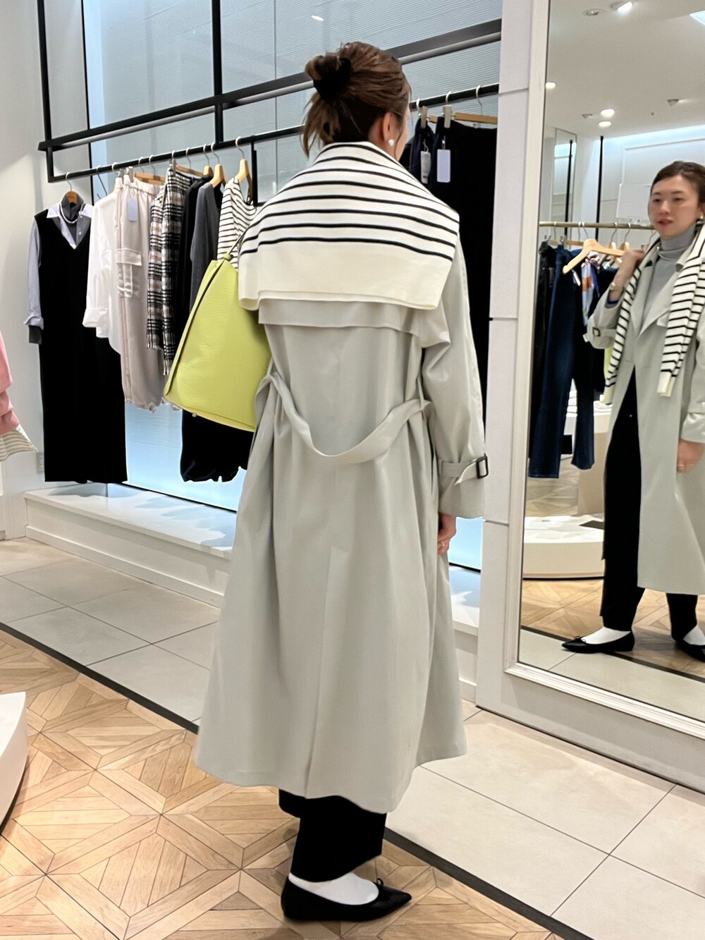 「カジュアルスタイル、大人可愛い、パンツスタイル、春服、リラックススタイル、ニットコーデ、アラフォー、アラフィフ、40代ファッション、40代女性、ノーリーズ、ノーリーズソフィー、トレンチコート、イージーパンツ」|「NOLLEY’S Sophiの撥水ライトトレンチコート(トレンチコート、グリーン系)」を使った、akiyamaさん(レディース・168cm)の冬コーディネートの4枚目の写真