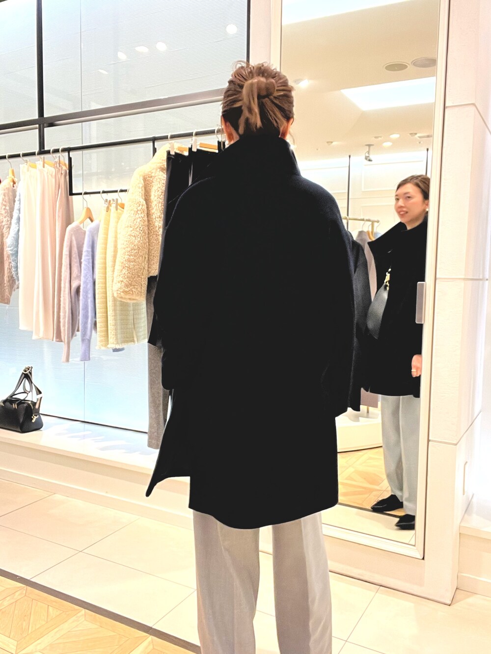「大人可愛い、パンツスタイル、ボーダーニット、グレー、ネイビー、バッグ、40代女性、アラフォー、アラフィフ、ノーリーズ、きれいめカジュアル、高身長女子」｜「NOLLEY’S Sophiの《セットアップ対応》ウール混ウォッシャブルワイドパンツ（その他パンツ、グレー系）」を使った、akiyamaさん（レディース・168cm）の冬コーディネートの5枚目の写真