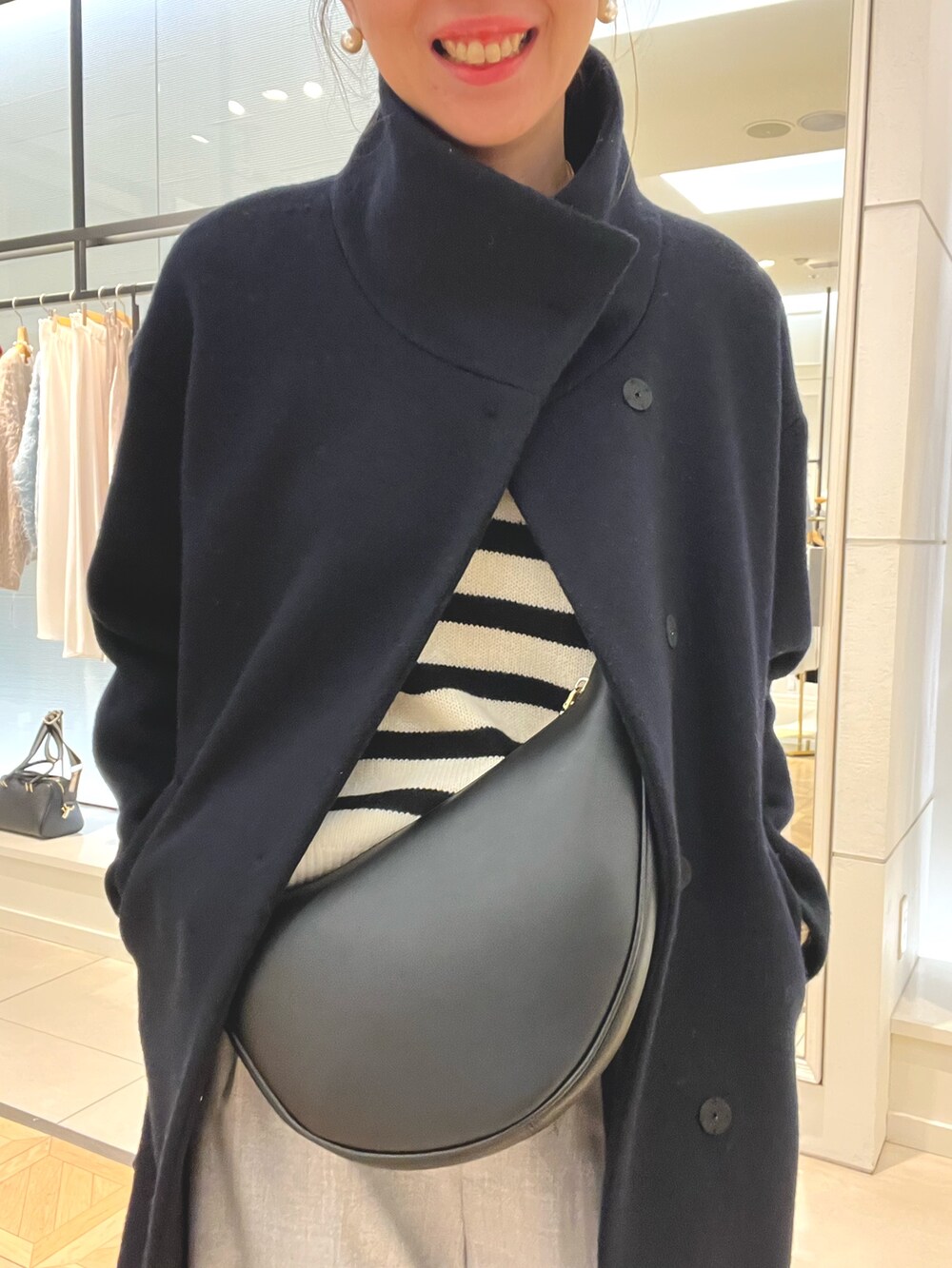 「大人可愛い、パンツスタイル、ボーダーニット、グレー、ネイビー、バッグ、40代女性、アラフォー、アラフィフ、ノーリーズ、きれいめカジュアル、高身長女子」｜「NOLLEY’S Sophiの《セットアップ対応》ウール混ウォッシャブルワイドパンツ（その他パンツ、グレー系）」を使った、akiyamaさん（レディース・168cm）の冬コーディネートの4枚目の写真