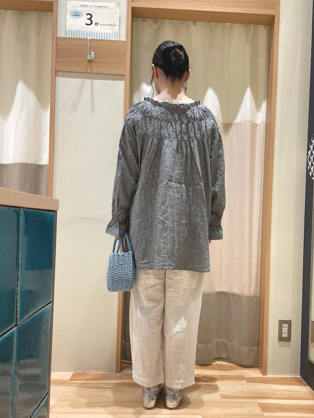 「ラクチンコーデ、パンツコーデ、春、チュニック、前後2way、サマンサ モスモス(Samansa Mos2)、Samansa Mos2、SM2」｜「Samansa Mos2の【UVカット】ぽわんとマイペースパンツ（その他パンツ、ホワイト系）」を使った、もももさん（レディース・165cm）の春コーディネートの2枚目の写真