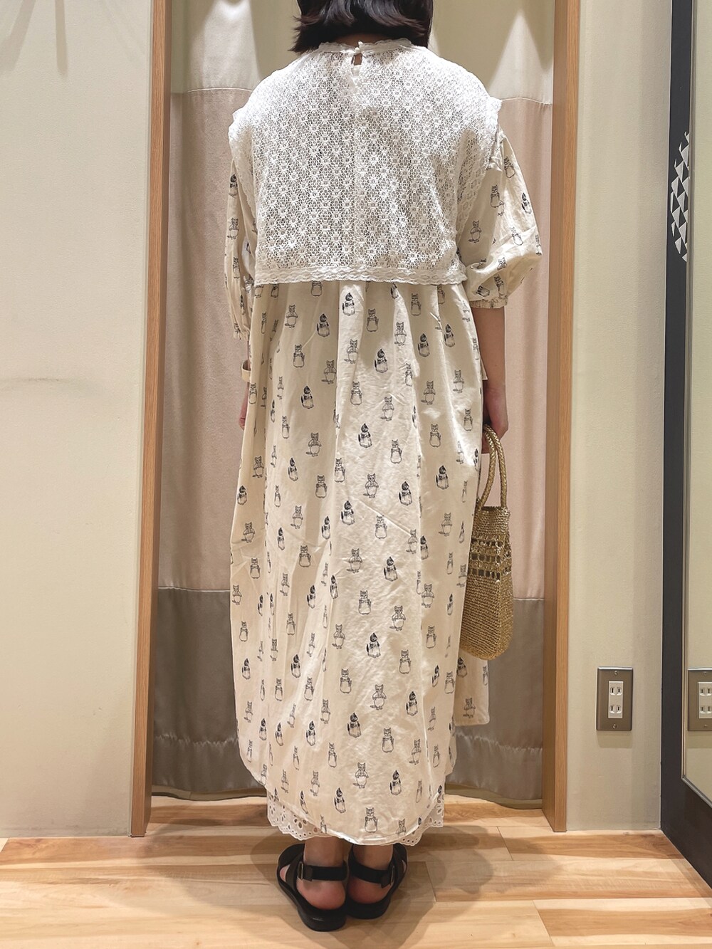 「初夏コーデ、サマンサ モスモス(Samansa Mos2)、Samansa Mos2、SM2、ワンピース、ピーターラビット、ナチュラル」｜「Samansa Mos2の【Sサイズ / WEB限定】レースベストSET前後着ワンピース（ワンピース、ホワイト系）」を使った、もももさん（レディース・165cm）の春コーディネートの4枚目の写真