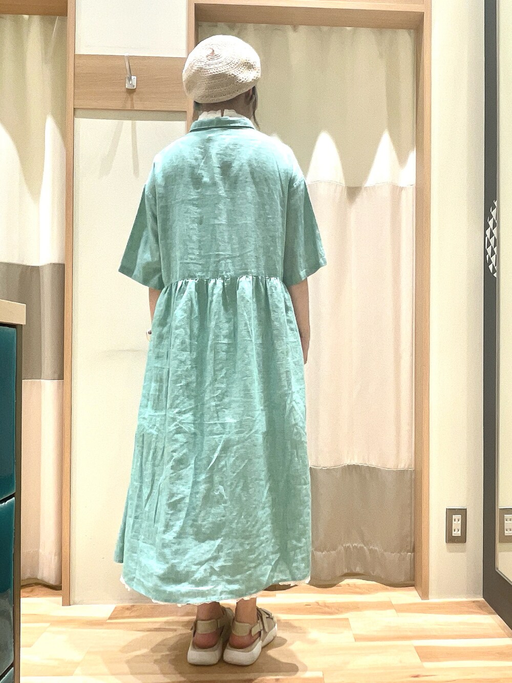 「サマンサ モスモス(Samansa Mos2)、Samansa Mos2、SM2、夏コーデ、リネン、ミントグリーン、ワンピース」｜「Samansa Mos2の【S/XLサイズ WEB限定】メッシュベルトスポーツサンダル（サンダル、ベージュ系）」を使った、もももさん（レディース・165cm）の春コーディネートの3枚目の写真