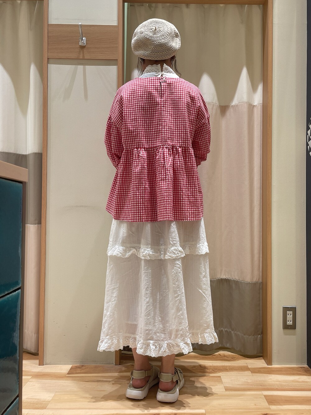 「夏服、サマンサ モスモス(Samansa Mos2)、Samansa Mos2、SM2、サンダル、ギンガムチェック」｜「Samansa Mos2の【S/XLサイズ WEB限定】メッシュベルトスポーツサンダル（サンダル、ベージュ系）」を使った、もももさん（レディース・165cm）の夏コーディネートの3枚目の写真