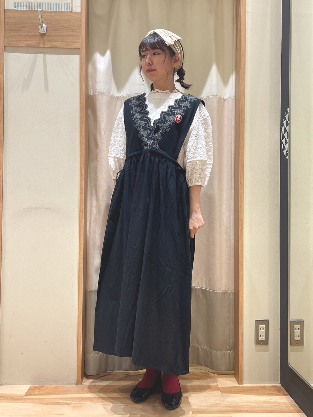 「サマンサ モスモス(Samansa Mos2)、Samansa Mos2、夏コーデ、ジャンパースカート、黒、ブラック、おでかけコーデ」｜「Samansa Mos2の【Sサイズ WEB限定】綿麻スカラップノースリーブワンピース（ワンピース、ブラック系）」を使った、もももさん（レディース・165cm）の夏コーディネートの2枚目の写真