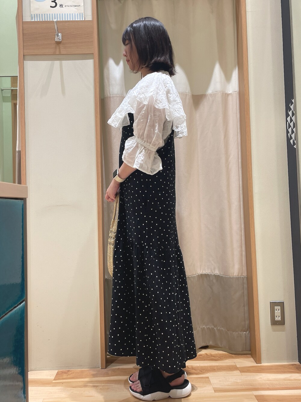 「モノトーン、サマンサ モスモス(Samansa Mos2)、Samansa Mos2、SM2、夏コーデ、ブラウス、キャミワンピ、ドット」｜「Samansa Mos2の【S/XLサイズ WEB限定】メッシュベルトスポーツサンダル（サンダル、ブラック系）」を使った、もももさん（レディース・165cm）の春コーディネートの2枚目の写真