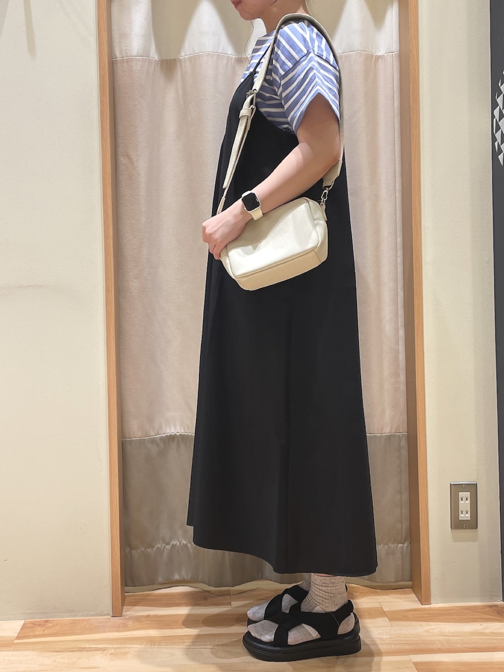 「サンダル、キャミワンピ、サマンサモスモスブルー、Samansa Mos2 blue、ボーダー、Tシャツ、初夏コーデ、プチプラ」｜「Samansa Mos2 blueの厚底ネオプレーンサンダル（ドレスシューズ、ブラック系）」を使った、もももさん（レディース・165cm）の春コーディネートの3枚目の写真