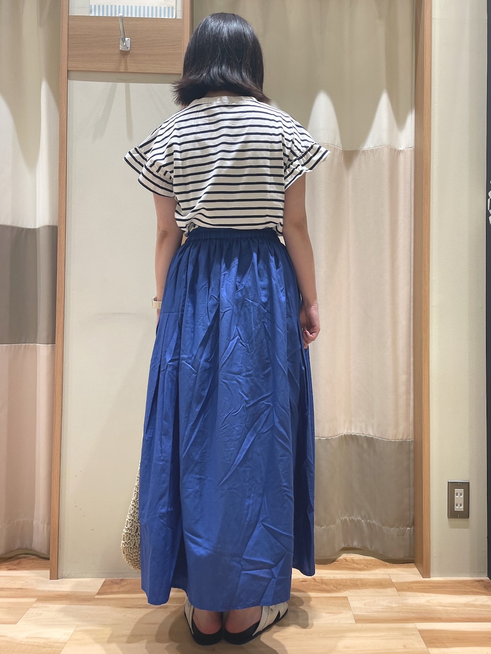 「サマンサモスモスブルー、Samansa Mos2 blue、ボーダー、ブルー、夏コーデ」｜「Samansa Mos2 blueの【接触冷感】フリルスリーブT（Tシャツ/カットソー、ブルー系）」を使った、もももさん（レディース・165cm）の春コーディネートの3枚目の写真