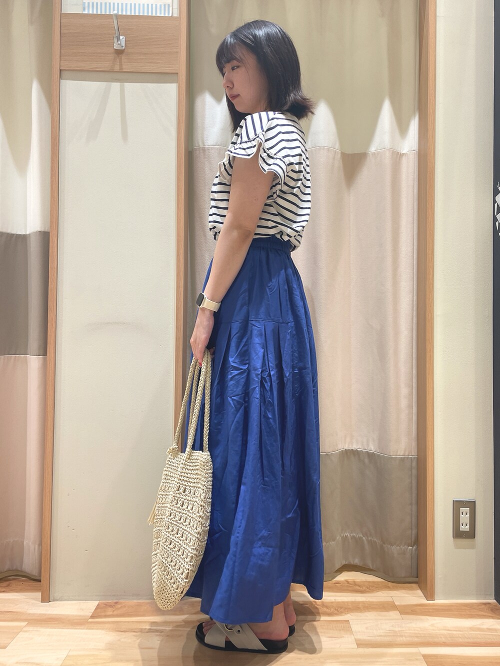 「サマンサモスモスブルー、Samansa Mos2 blue、ボーダー、ブルー、夏コーデ」｜「Samansa Mos2 blueの【接触冷感】フリルスリーブT（Tシャツ/カットソー、ブルー系）」を使った、もももさん（レディース・165cm）の春コーディネートの2枚目の写真