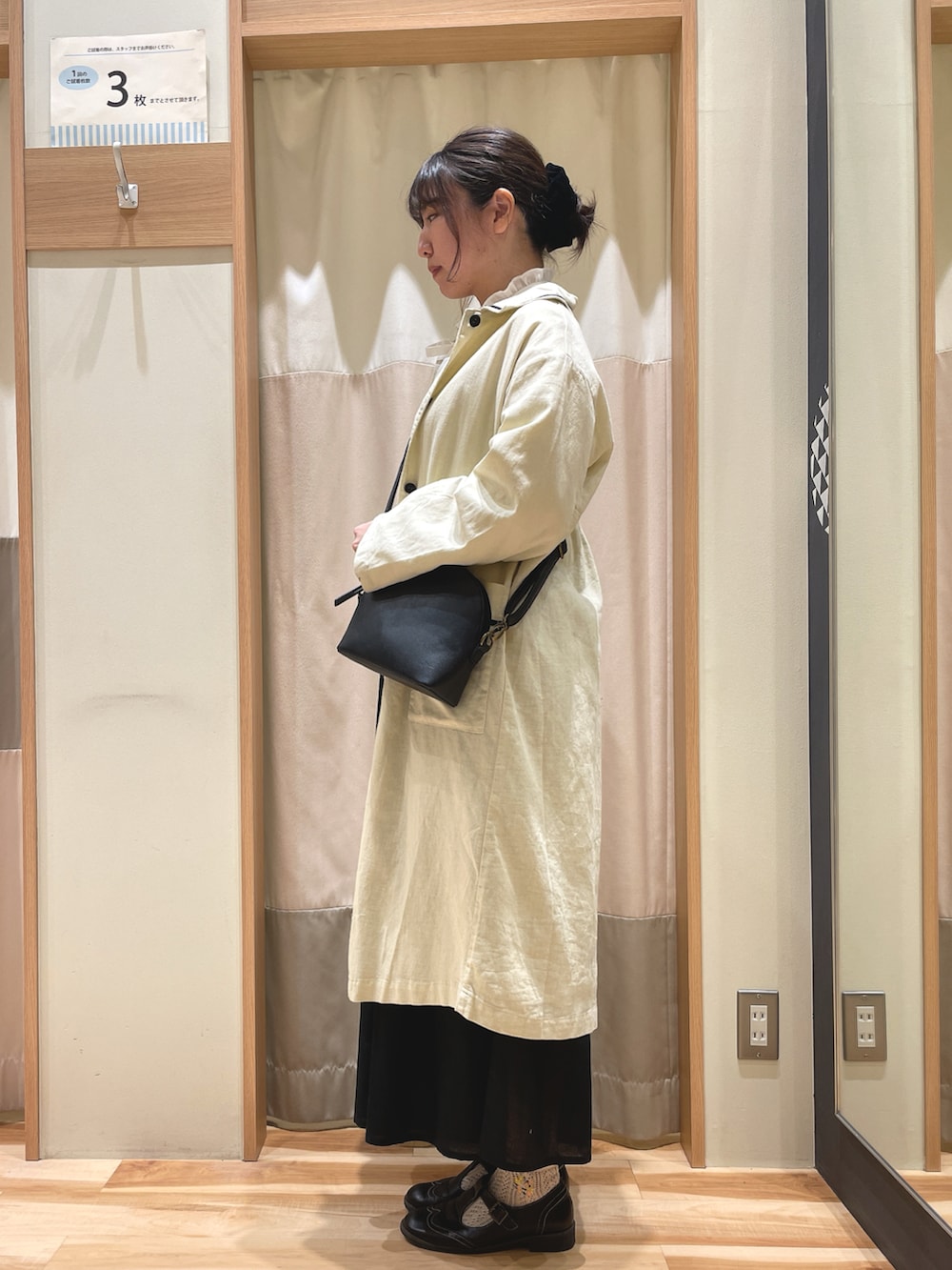 「おでかけコーデ、休日スタイル、春、着回しコーデ、春服、骨格ウェーブ、スプリングコート、サマンサ モスモス(Samansa Mos2)、Samansa Mos2、SM2」｜「Samansa Mos2の綿麻ライン配色コート（その他アウター、ブラック系）」を使った、もももさん（レディース・165cm）の春コーディネートの3枚目の写真
