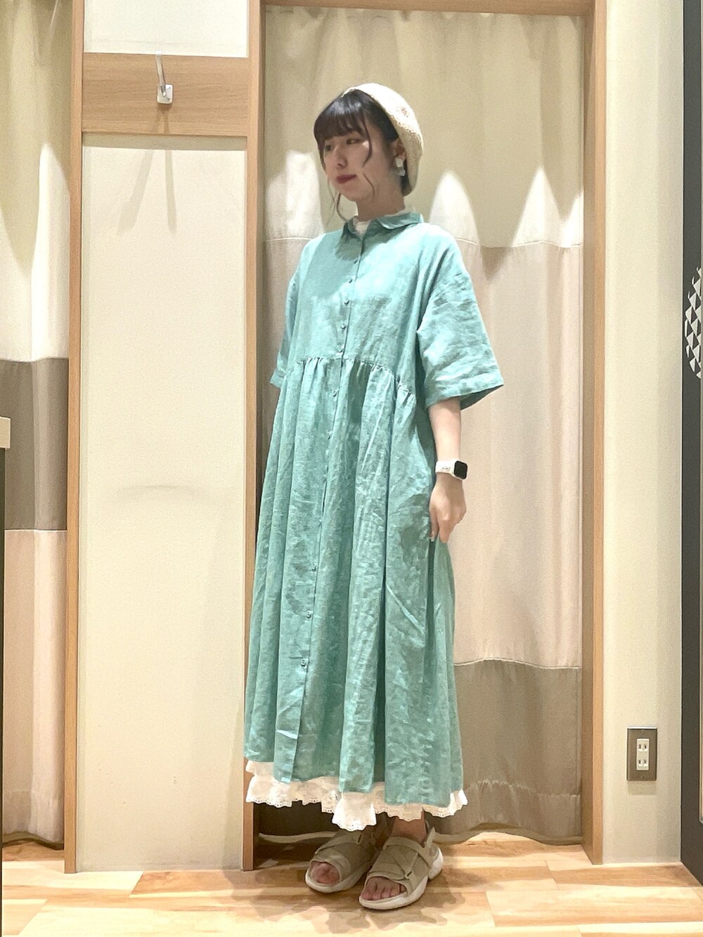 「サマンサ モスモス(Samansa Mos2)、Samansa Mos2、SM2、夏コーデ、リネン、ミントグリーン、ワンピース」｜「Samansa Mos2の【S/XLサイズ WEB限定】メッシュベルトスポーツサンダル（サンダル、ベージュ系）」を使った、もももさん（レディース・165cm）の春コーディネートの2枚目の写真