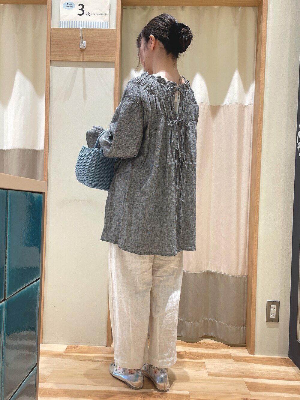 「ラクチンコーデ、パンツコーデ、春、チュニック、前後2way、サマンサ モスモス(Samansa Mos2)、Samansa Mos2、SM2」｜「Samansa Mos2の【UVカット】ぽわんとマイペースパンツ（その他パンツ、ホワイト系）」を使った、もももさん（レディース・165cm）の春コーディネートの3枚目の写真